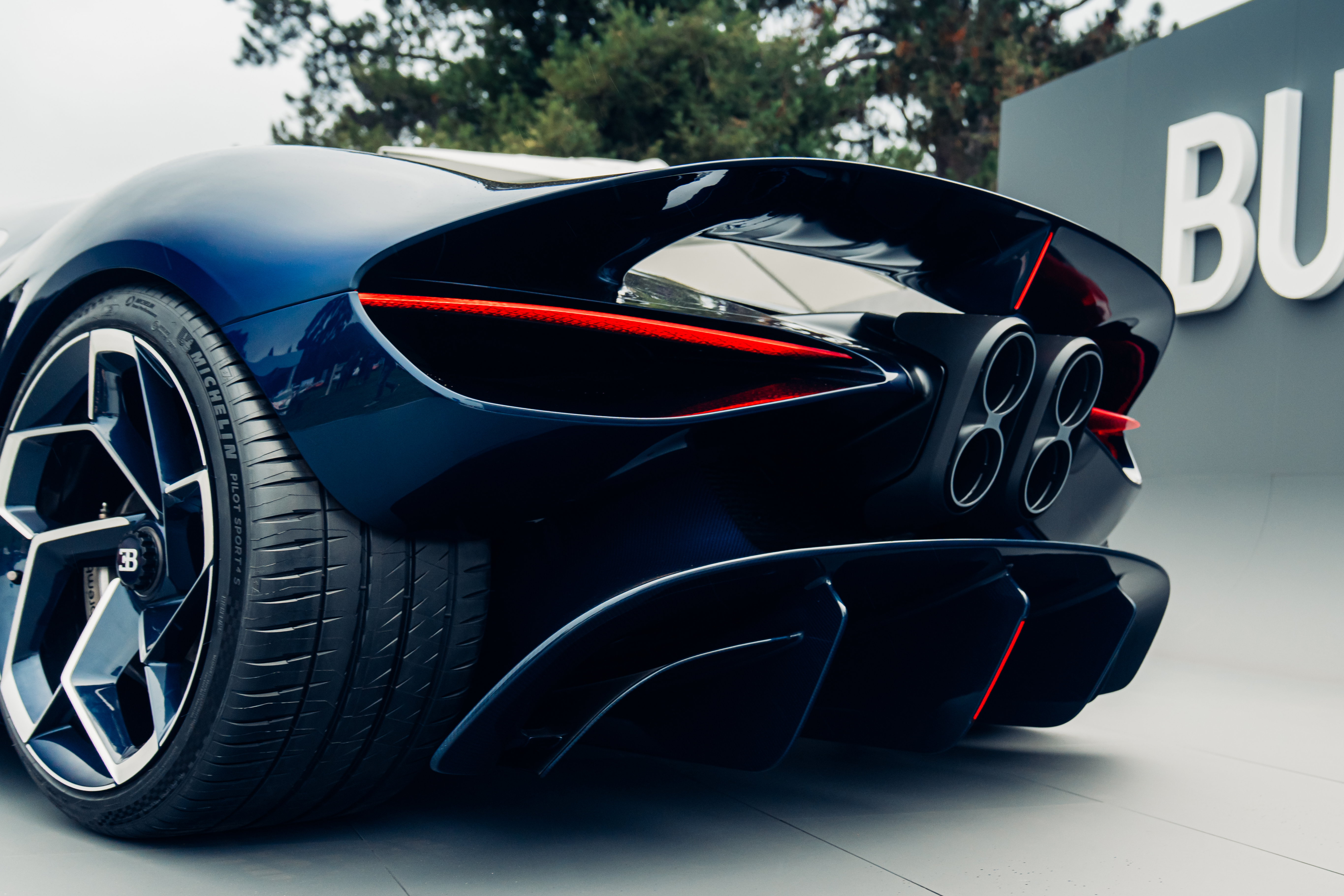 Through Programme Solitaire, Bugatti continues to honor the coachbuilding tradition that has shaped its identity for more than a century.